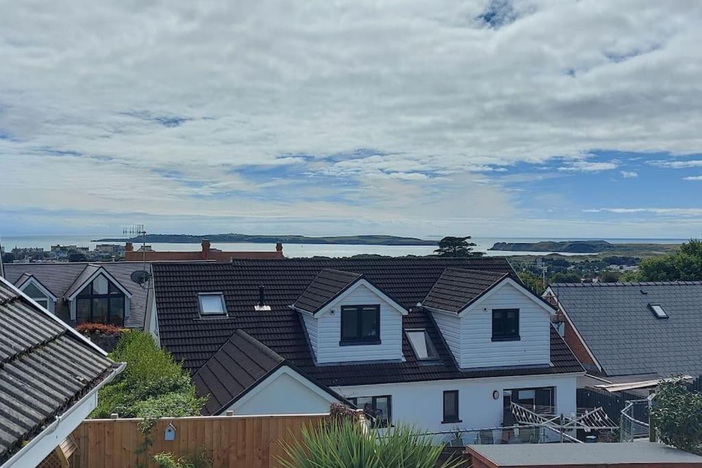 Sea Crest, Beautiful Home In Tenby With Sea Views Екстериор снимка