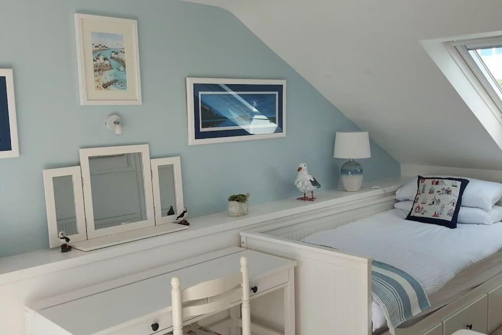 Sea Crest, Beautiful Home In Tenby With Sea Views Екстериор снимка