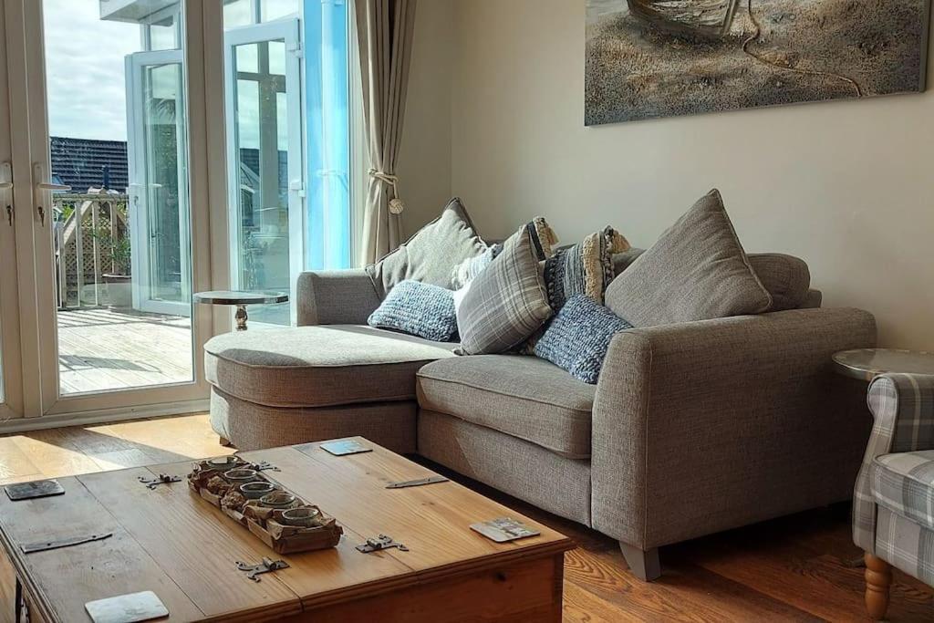 Sea Crest, Beautiful Home In Tenby With Sea Views Екстериор снимка