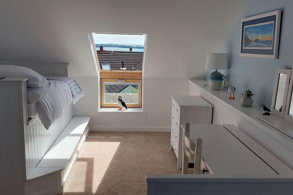 Sea Crest, Beautiful Home In Tenby With Sea Views Екстериор снимка